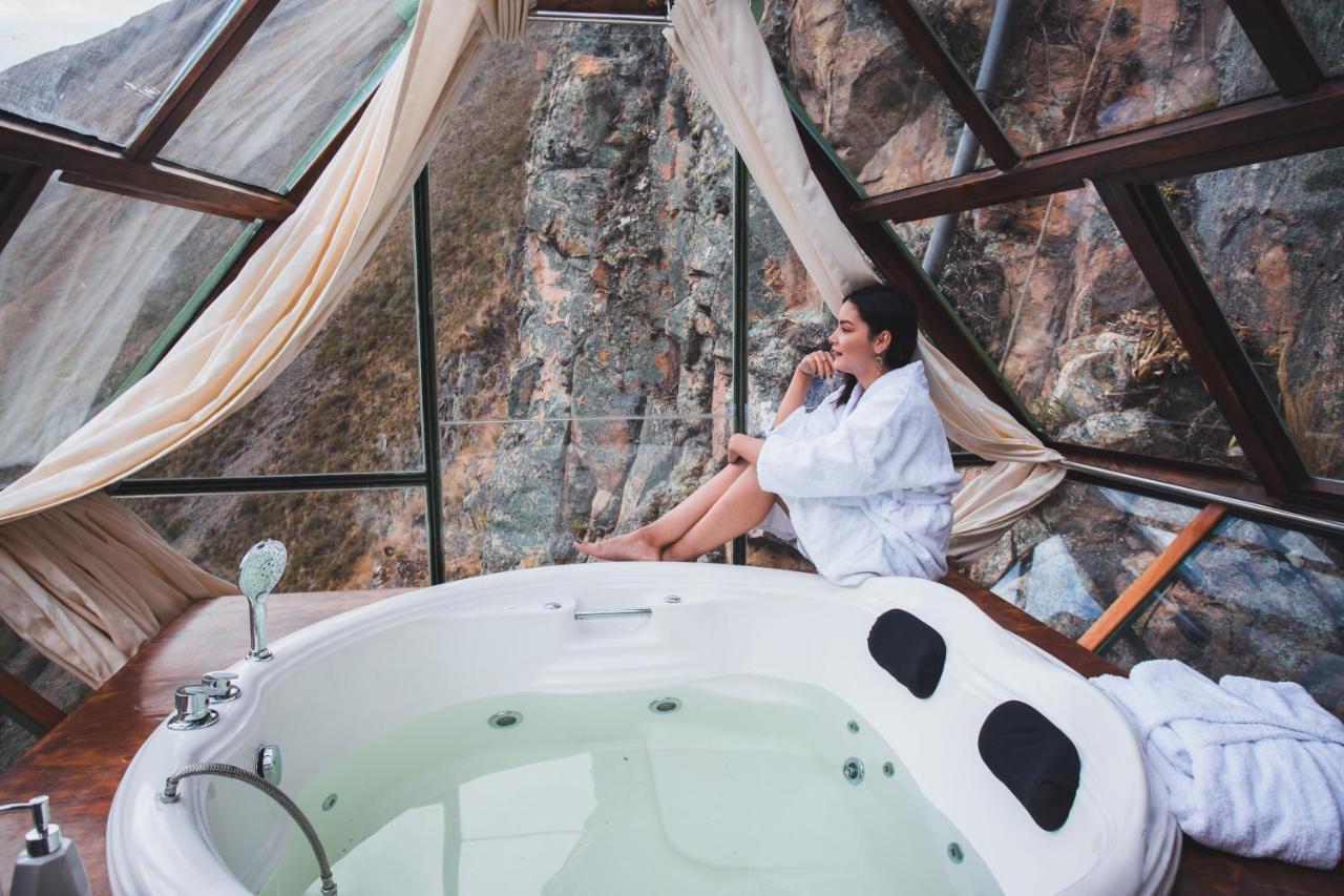 Lodge Vertical Sky Luxury