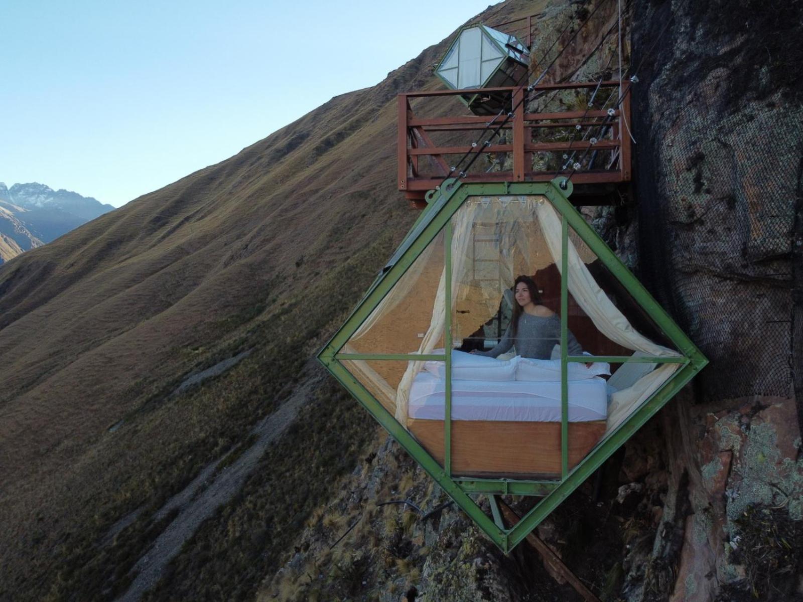 Lodge Vertical Sky Luxury *