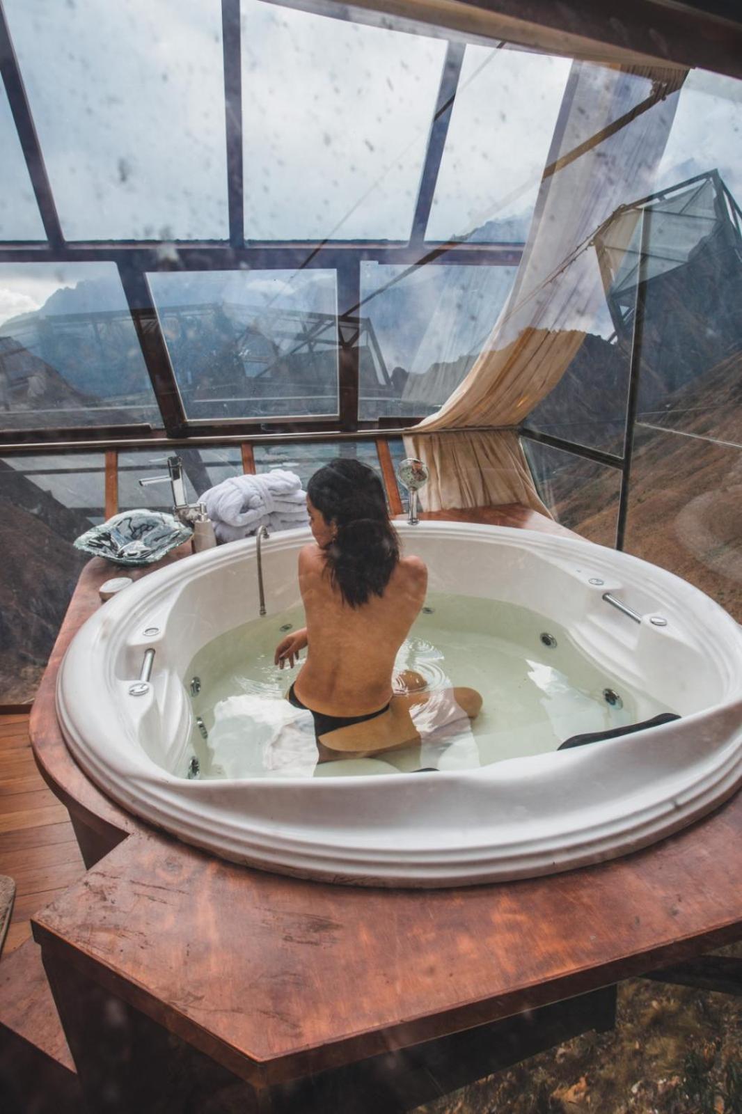 Lodge Vertical Sky Luxury *